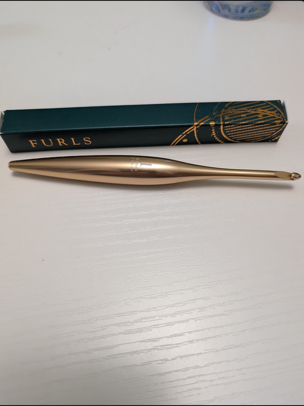 Furls Gold Streamline Metal Crochet Hook With Box- Sz I 5.5- Beautiful!